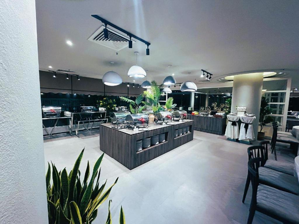 เมก้า วิว โฮเต็ล Hotel กวนตัน ภายนอก รูปภาพ